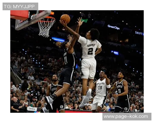 文班半场示意哈珀空接成功引发全场惊叹瞬间